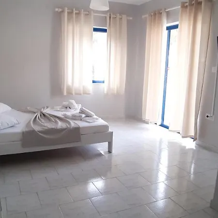 Blue & White Askeli Apartment Poros Town