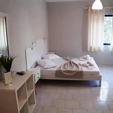 Apartment Blue & White Askeli