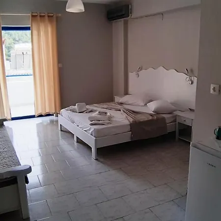 Blue & White Askeli * Poros Town