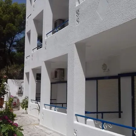 Blue & White Askeli Apartment